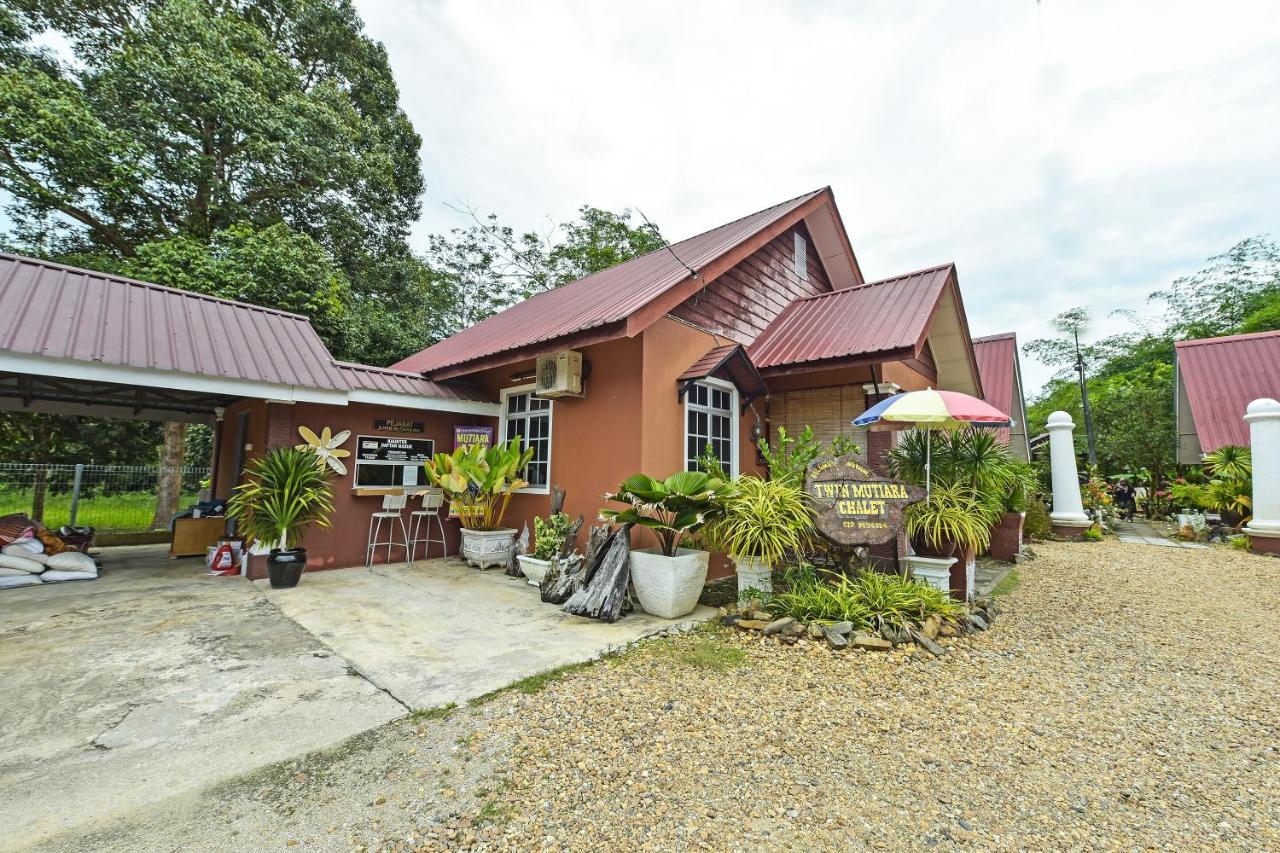 Oyo 90642 Twin Mutiara Chalet & Homestay Jeli Zewnętrze zdjęcie